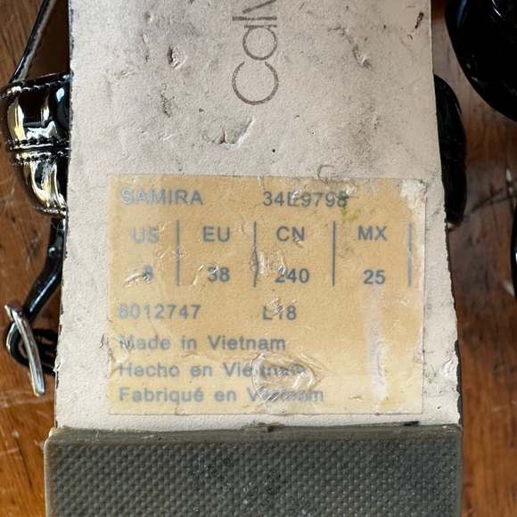 Calvin Klein Patent Sandals Size 8 - Picture 3 of 4